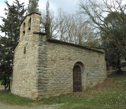 Als voltants de Taradell: ermita de Sant Quirze, bauma dels Trabucaires i castell